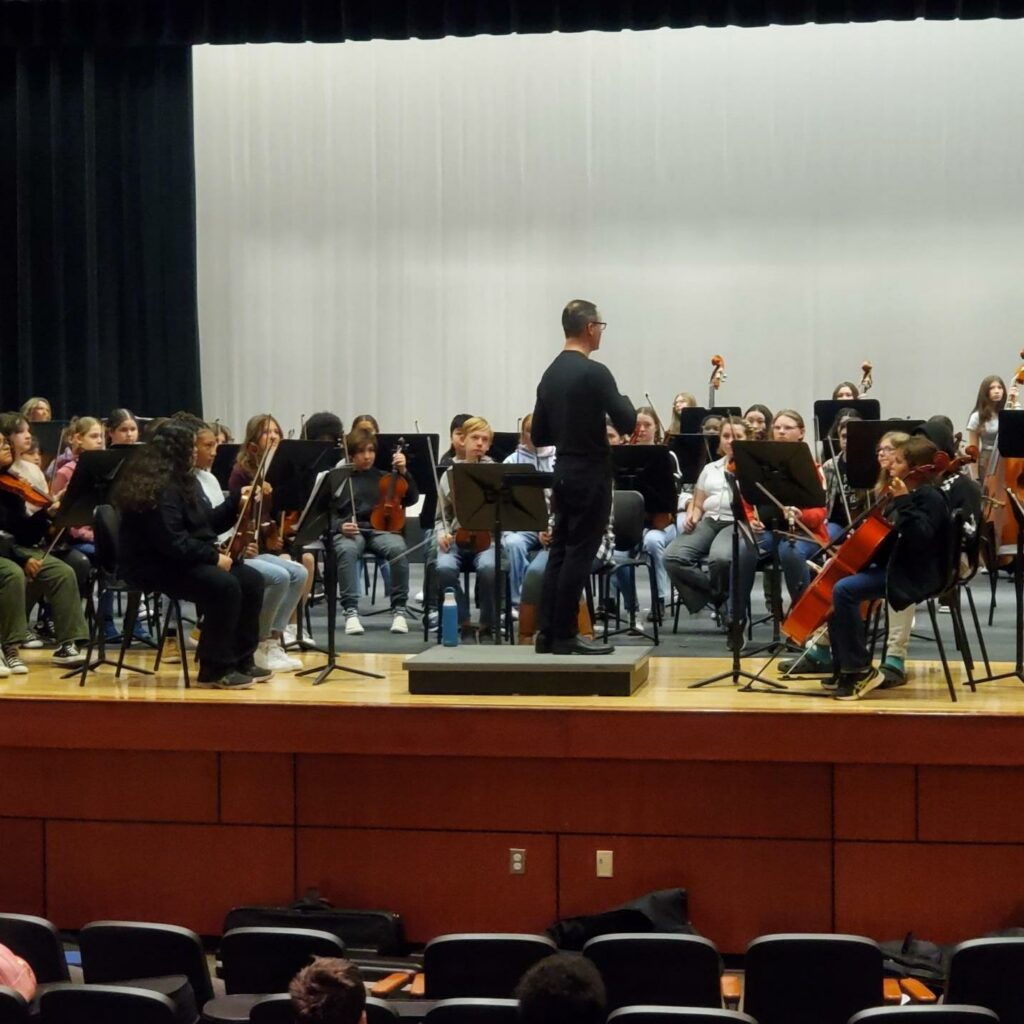 FSO Guest Conductor Brian Balmages works with local middle school students